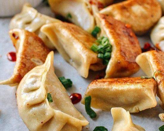 A08a. Chicken Gyoza (5 pcs) 鷄肉煎餃（5只）